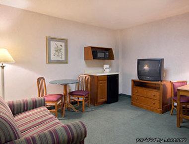 Elkins Inn And Suites Habitación foto